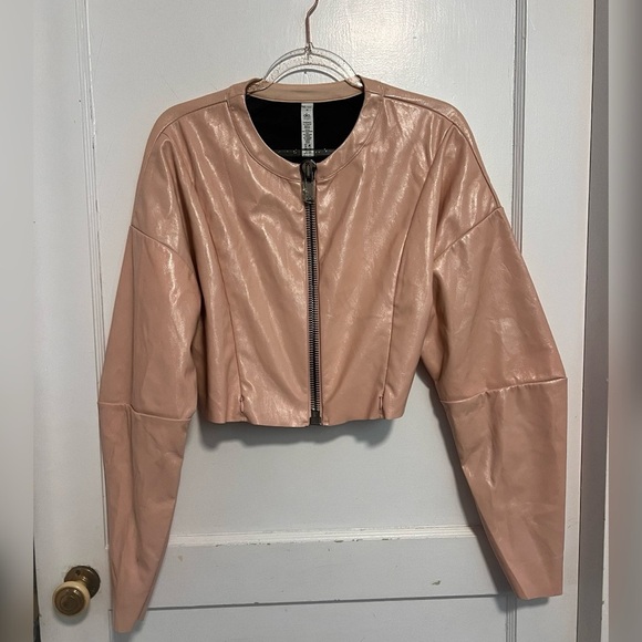 ALO YOGA Cropped Faux Patent Leather
Liquid Jacket in Nectar NEW $248 Size S - Picture 3 of 9